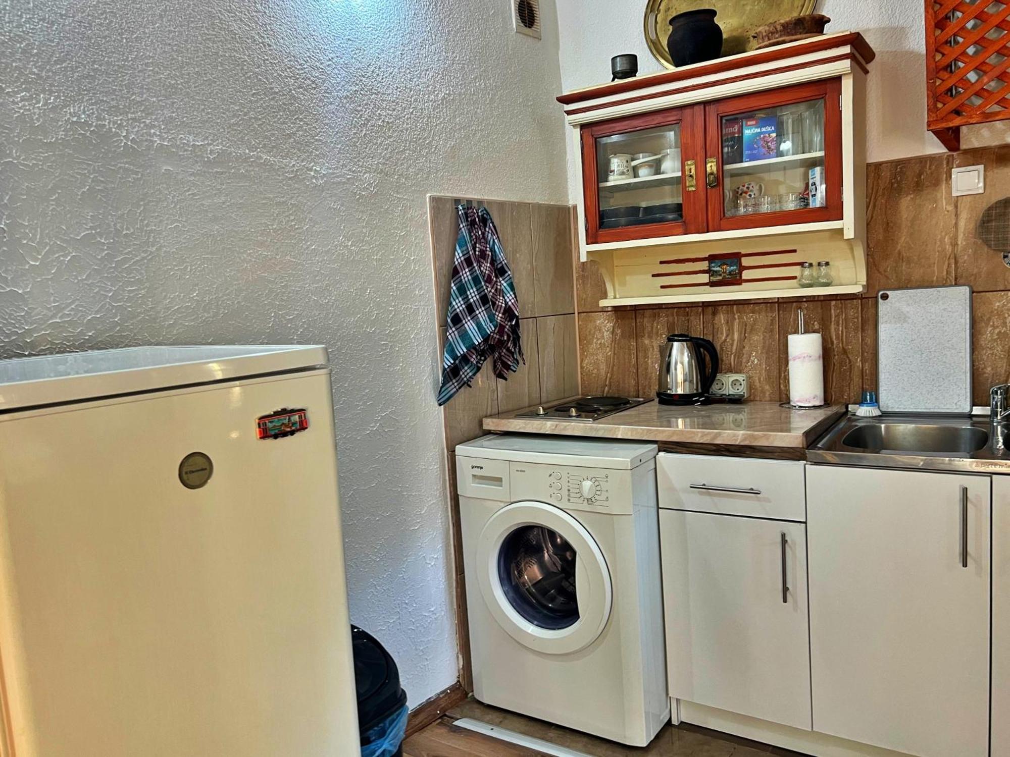 Chic Old Town Studio With Patio サラエヴォ エクステリア 写真